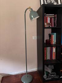 Lampada da terra IKEA RÖDFLIK grigio-verde