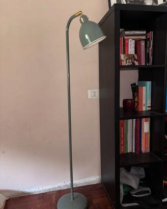 Lampada da terra IKEA RÖDFLIK grigio-verde