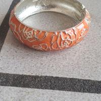 Bracciale Arancione con Decorazione Floreale SYL