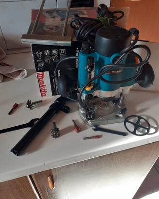 Fresatrice verticale Makita RP110C + 10 frese nuov