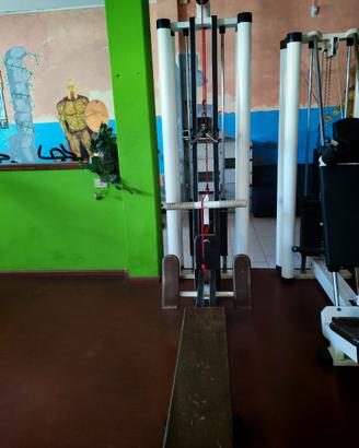 Attrezzatura palestra sala pesi completa