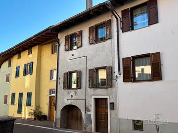 Casa con 2 appartamenti - Ville di Giovo