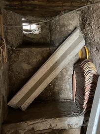 Cornice camino in graniglia bianca