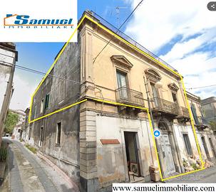 Giarre, zona Duomo, palazzo (CT)