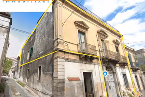 Giarre, zona Duomo, palazzo (CT)