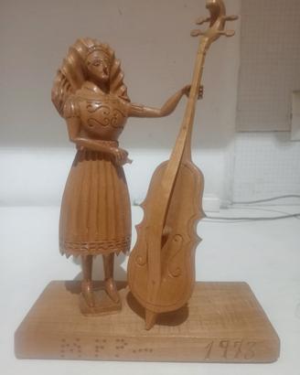 statua intagliata a mano legno