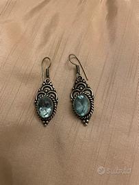 Orecchini con pietra azzurra