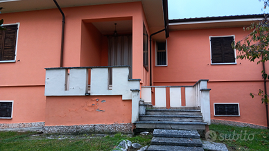 Grande Casa indipendente con ampio giardino