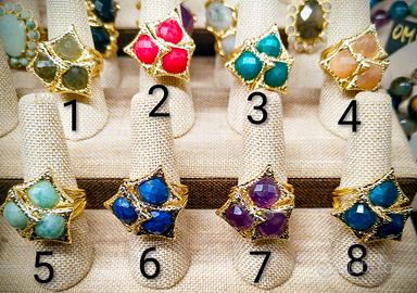 anello regolabile in ottone color oro e cristalli 