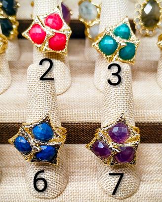 anello regolabile in ottone color oro e cristalli 