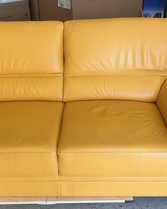 Divano in pelle giallo