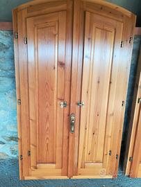 Infissi in legno a semicerchio