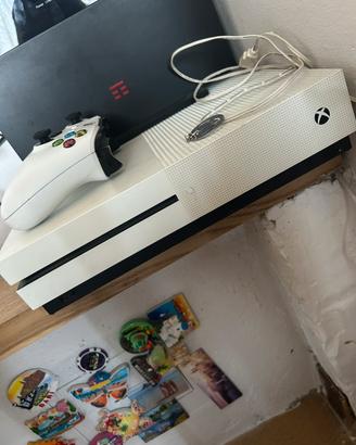 Xbox one con joystick e giochi