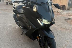 YAMAHA TMAX 560 2021