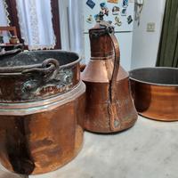 Come da foto ,vari oggetti in rame