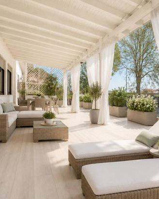 Attico / Mansarda di 275 m² con più di 5 locali a 