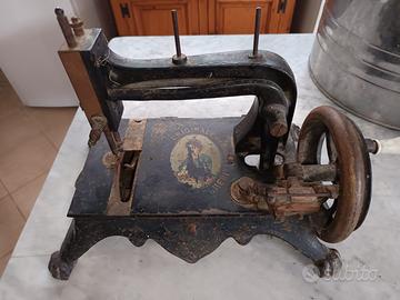 Antica Macchina da Cucire Regina Margherita