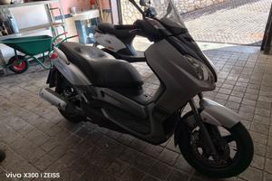 Yamaha xmax250
