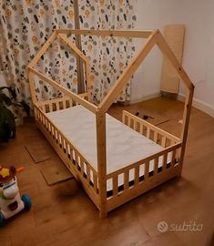 Lettino casetta in legno per bambini