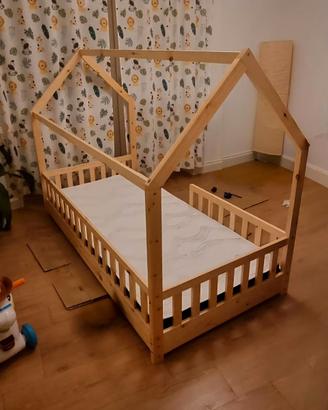 Lettino casetta in legno per bambini