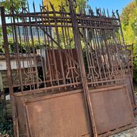 Cancello antico in ferro battuto
