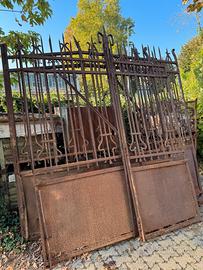 Cancello antico in ferro battuto