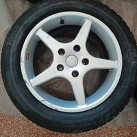 4 Pneumatici Pirelli con cerchi 