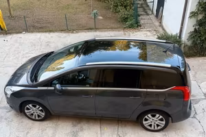 Peugeot 5008 2.0 HDi 150 CV – Féline – 7 posti