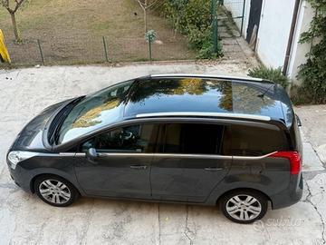 Peugeot 5008 2.0 HDi 150 CV – Féline – 7 posti