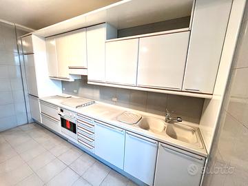 Cucina Del Tongo completa + tavolo e mensola