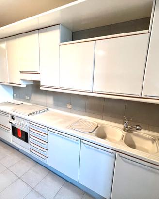 Cucina Del Tongo completa + tavolo e mensola