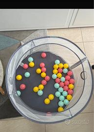 Piscina con palline bimbo