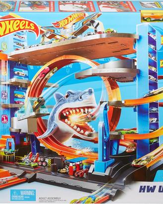 Hotwheels ultimate garage squalo