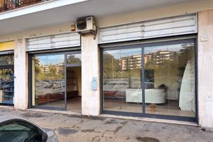 Locale commerciale negozio 2 vetrine Montesacro