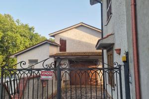 Casa semindipendente su 2 livelli con garage separ