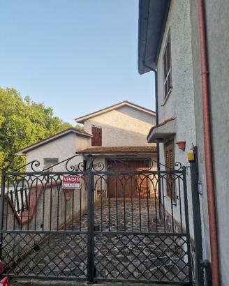 Casa semindipendente su 2 livelli con garage separ