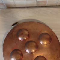 Padella antica/rustica in rame per uova e lumache