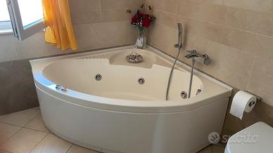 Vasca idromassaggio angolare