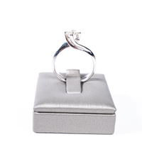 Anello solitario in oro