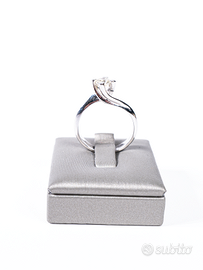 Anello solitario in oro