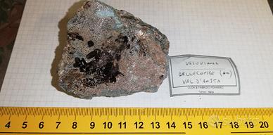 Minerale da collezione: Vesuviana