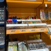 Arredamento espositore cartoleria Bic