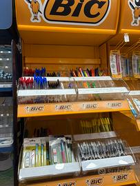 Arredamento espositore cartoleria Bic