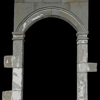 Vecchio portale d'ingresso in pietra arenaria