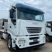 Motrice iveco stralis 480 con gru
