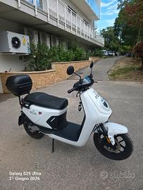 Scooter elettrico NIU MQi GT