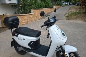 Scooter elettrico NIU MQi GT