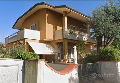 Villa di 165 m² con più di 5 locali e box auto dop