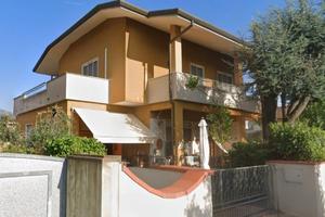 Villa di 165 m² con più di 5 locali e box auto dop