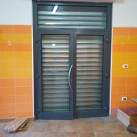 Porte e finestre per locale commerciale